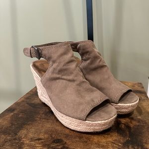 Universal Thread Taupe Suede Wedges